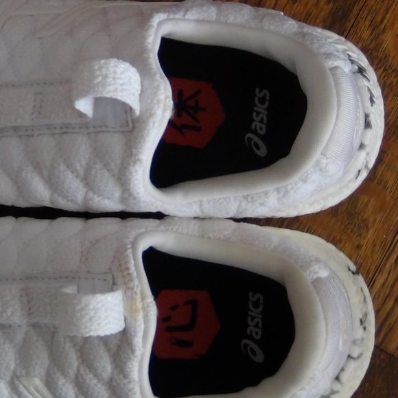 amazon asics womens sneakers